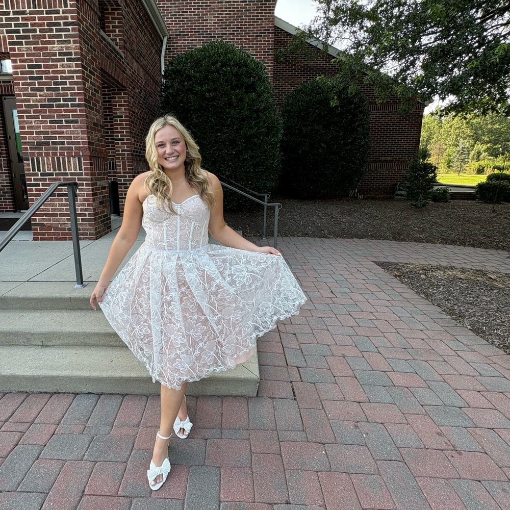 Meet your Posher, Lauren